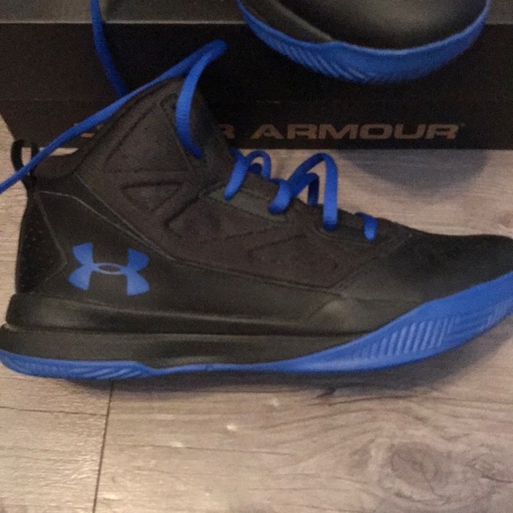 Under armor sneakers - Picture 2 of 5